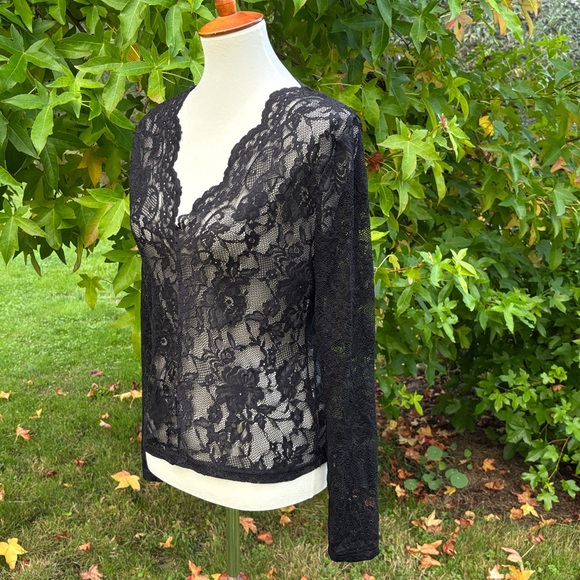 Elegant Black Lace Top - Picture 3 of 6